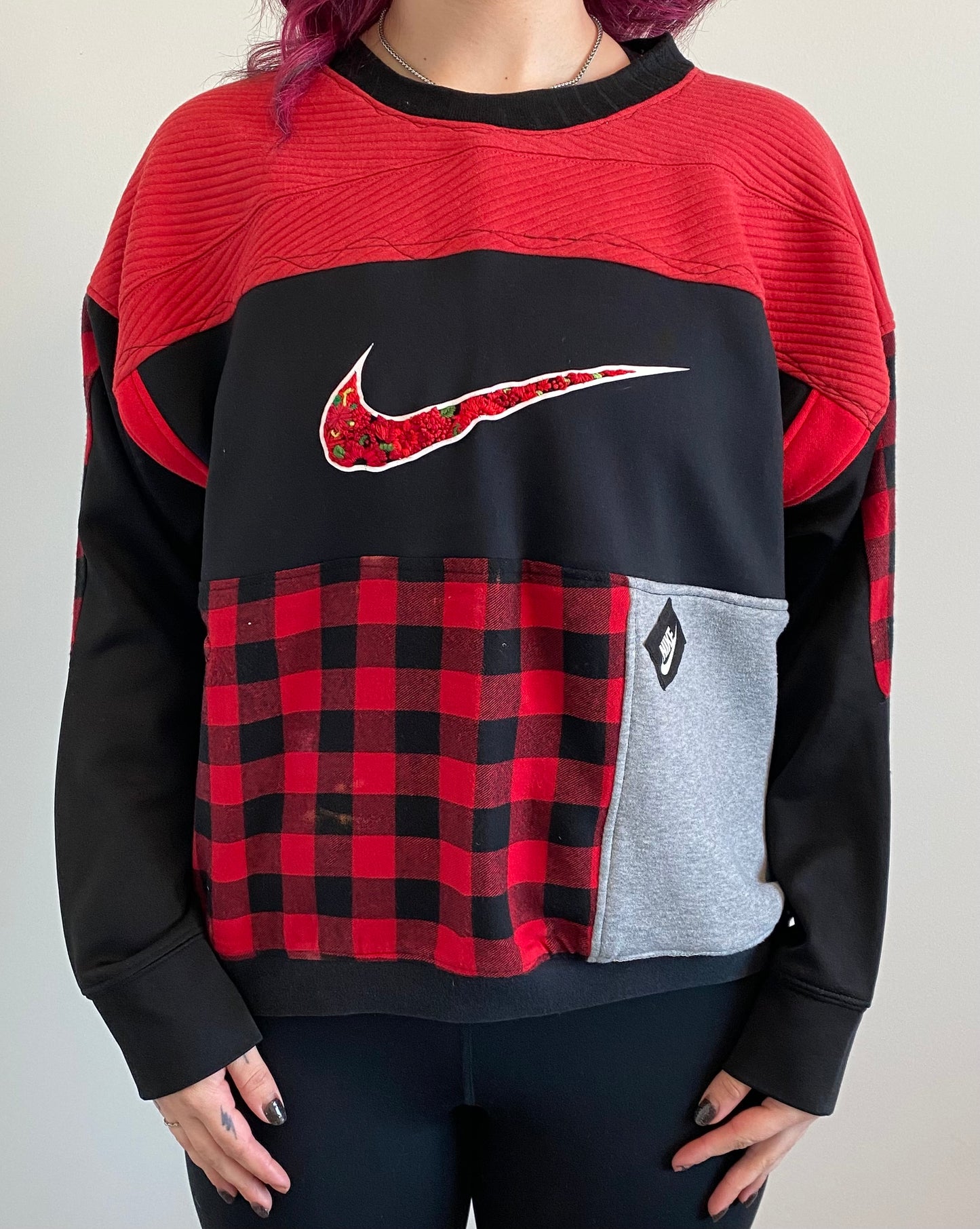 SIDEOUT EMBROIDERED SWEATSHIRT